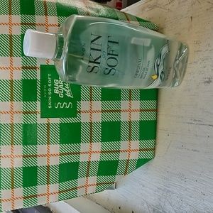 Skin So Soft Original Bonus Size Oil.  NEW plus FREE COOLER BAG